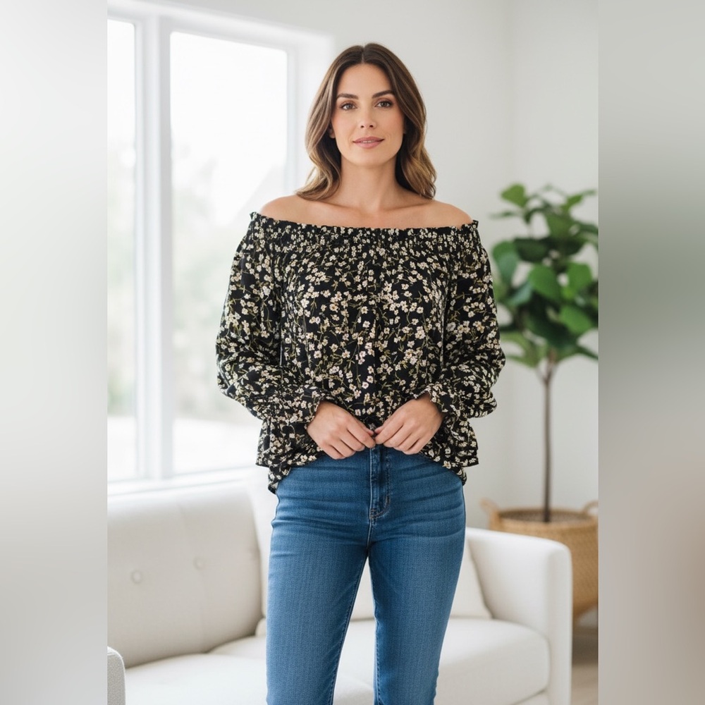 Belle + Sky Floral Black Women's Top - size  M - ruffle at neck and cuffs
